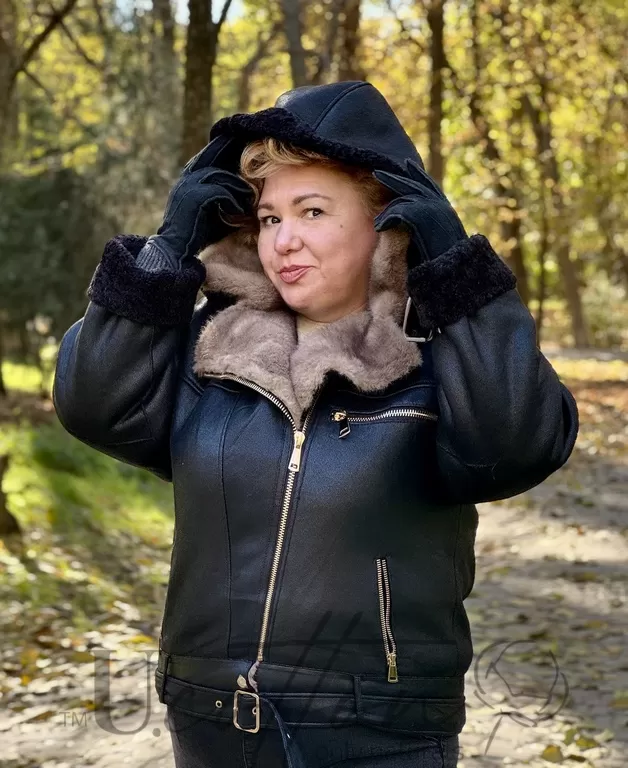 Жіноча дублянка (косуха, байкерка) зимова з сірою оксамитовою еконоркою 9068